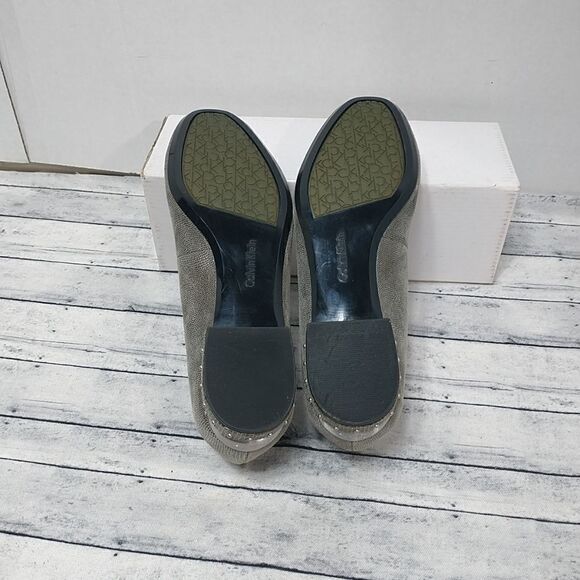 Calvin Klein Fridelle Shoe Womens SZ 8 Gray Faux Snakeskin Slip-on Silver Accent - Picture 9 of 10